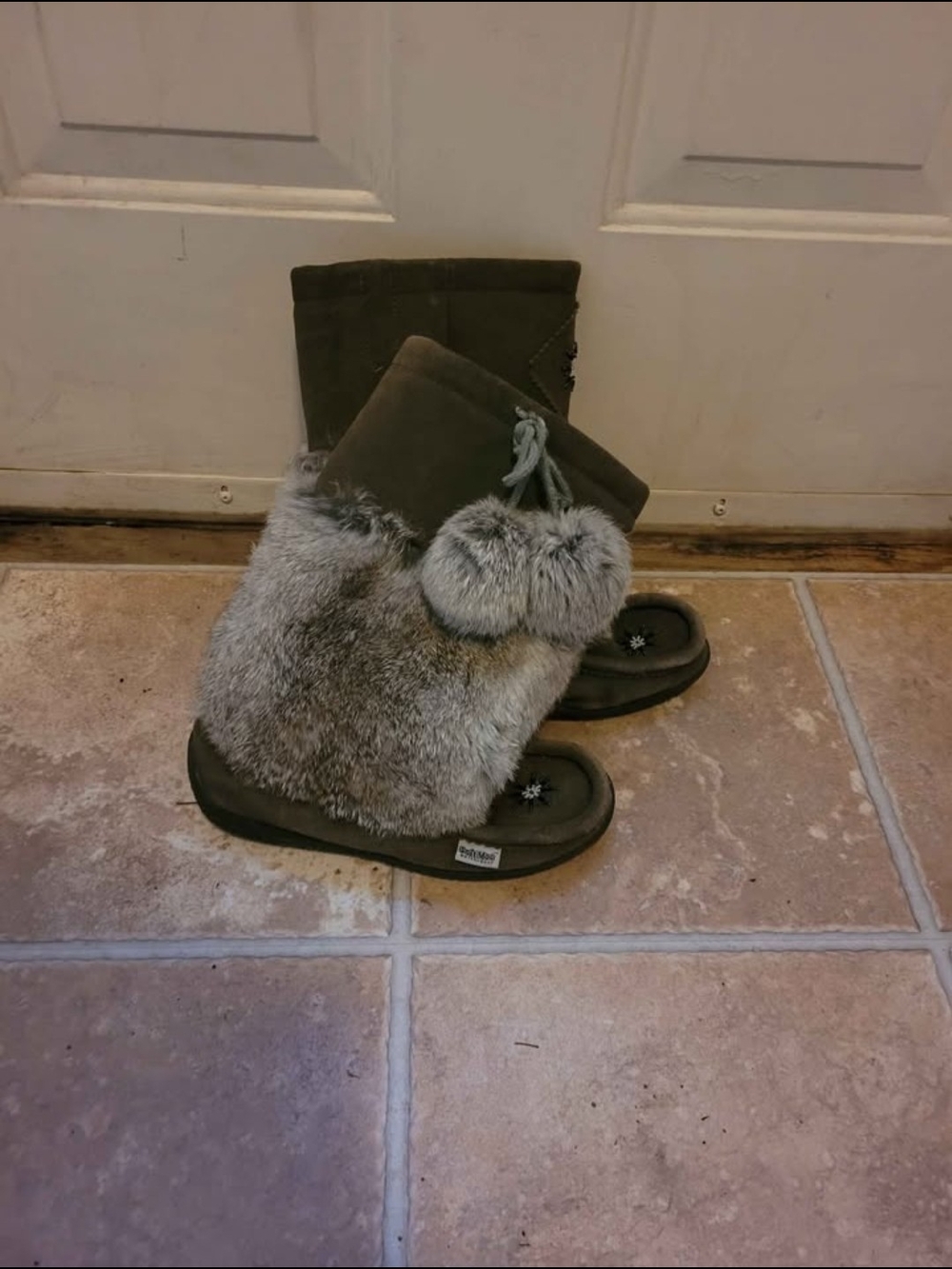 SoftMoc Gray Rabbit Fur Pom-Pom Mukluks SZ 6